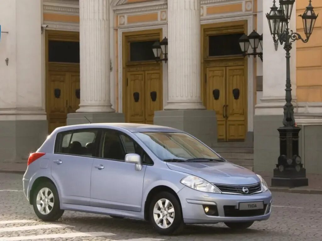 Ниссан тиида 2010 фото Ниссан Тиида Фотографии. Дополнения к автомобильным отзывам.