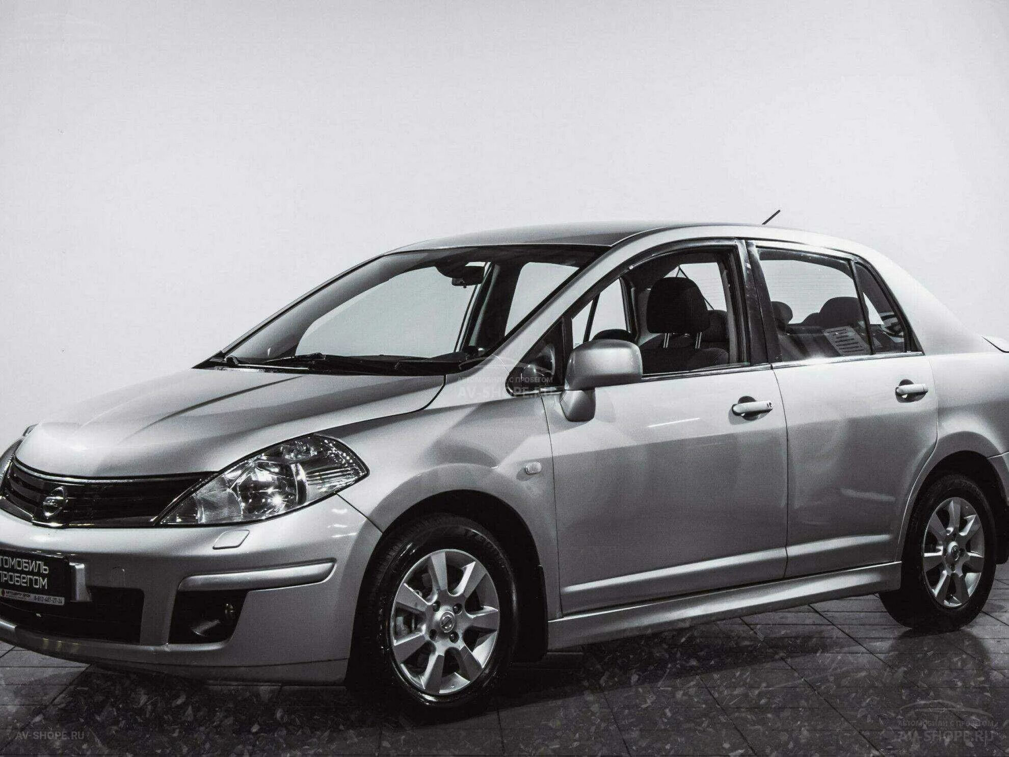 Ниссан тиида 2011 фото Купить Nissan Tiida 1.6 AT (110 л.с.) 2011 года, с пробегом в кредит Ниссан Тиид