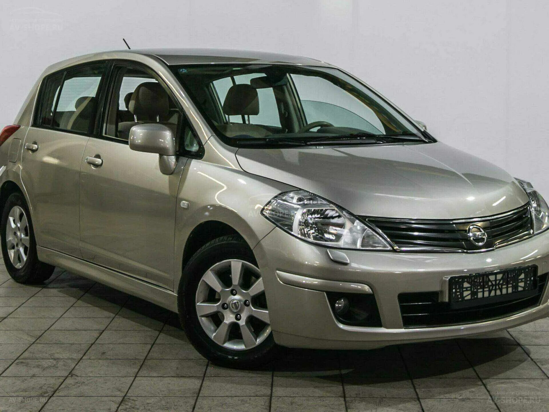 Ниссан тиида 2011 фото Купить Nissan Tiida 1.6 AT (110 л.с.) 2011 года, с пробегом в кредит Ниссан Тиид