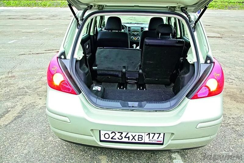 Ниссан тиида багажник фото Nissan Tiida Club - Toyota Auris, Mitsubishi Lancer, Nissan Tiida, Citroen C4: И