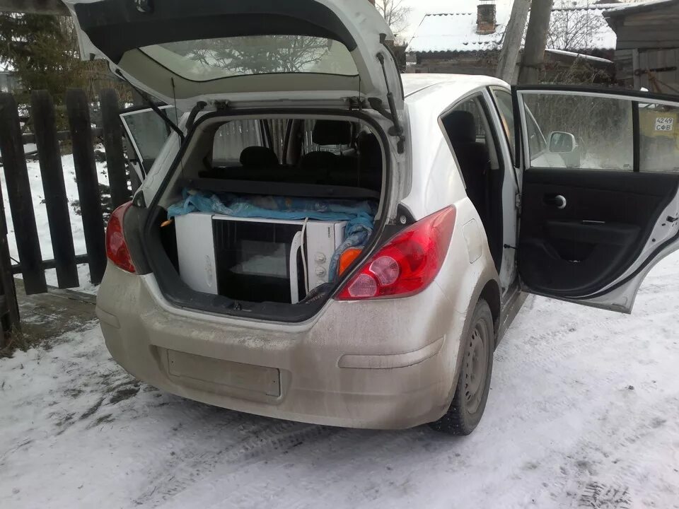 Ниссан тиида багажник фото Впечатление № 1. Про простор салона Nissan Tiida, бизнес-диван и багажник. - Nis