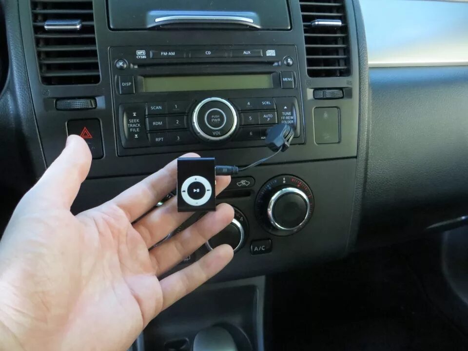 Ниссан тиида блютуз как подключить телефон Плеер и AUX-кабель - Nissan Tiida (1G), 1,6 л, 2013 года помощь на дороге DRIVE2