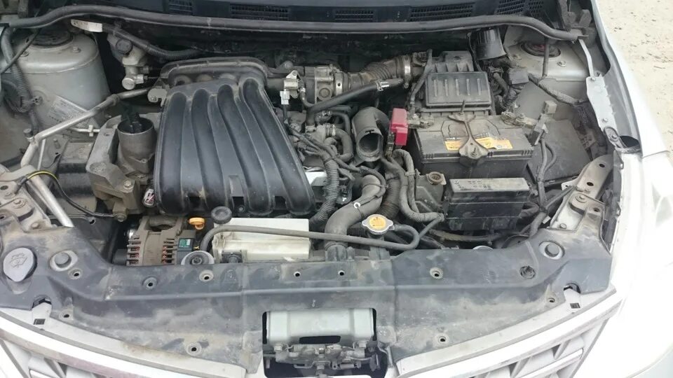 Ниссан тиида фото под капотом Межрадиаторное пространство - Nissan Tiida (1G), 1,5 л, 2010 года своими руками 