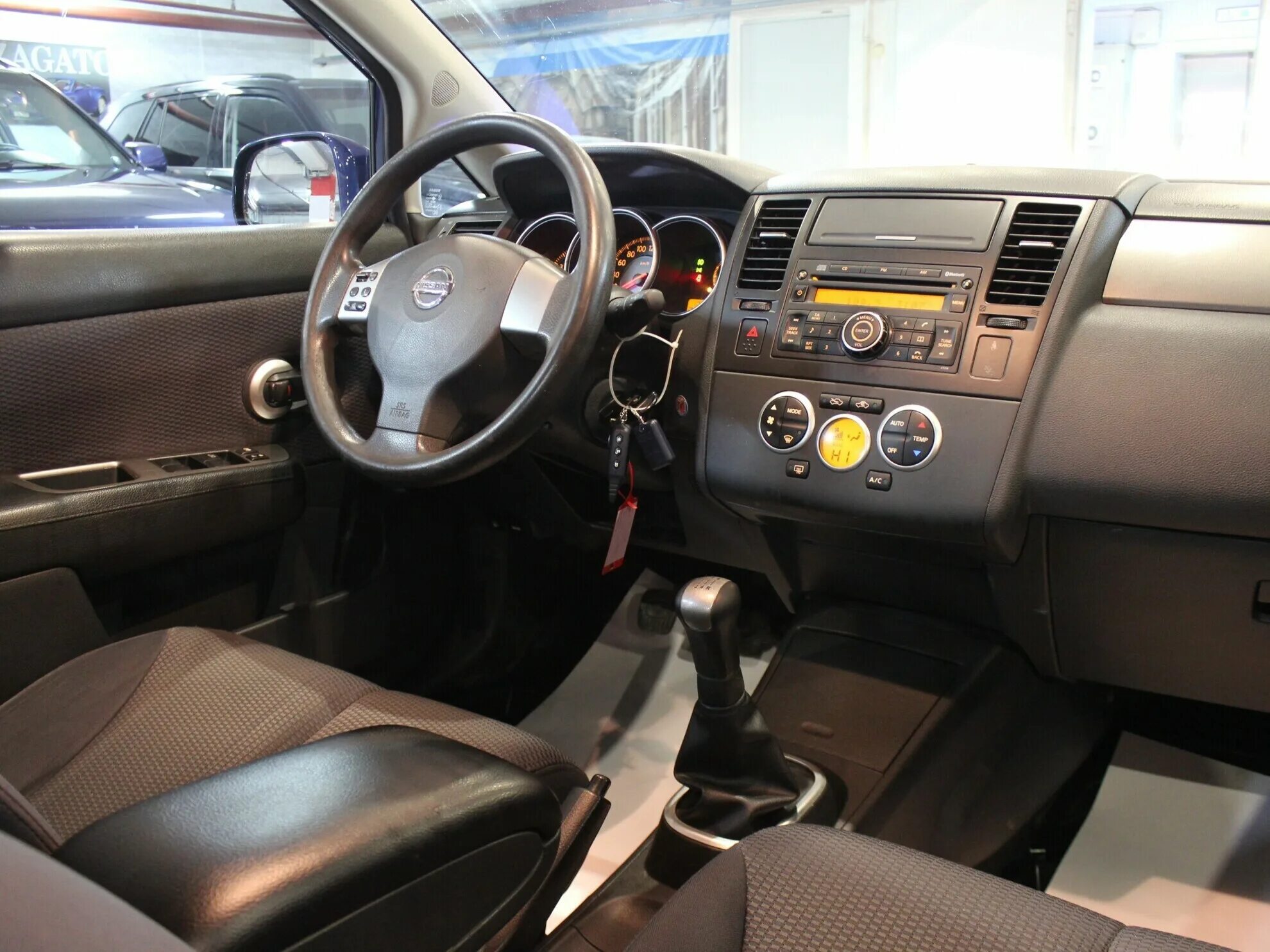 Ниссан тиида фото салона Nissan tiida салон: найдено 90 изображений