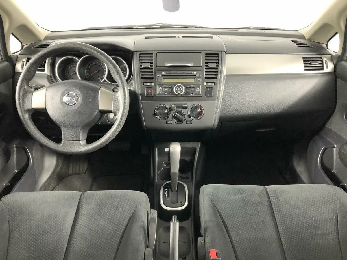 Ниссан тиида фото салона Купить б/у Nissan Tiida I Рестайлинг 1.6 AT (110 л.с.) бензин автомат в Краснода