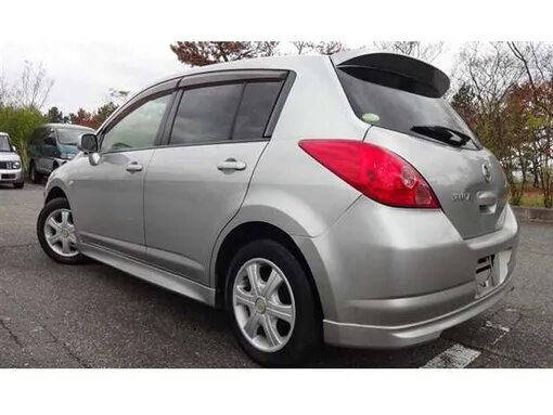 Ниссан тиида фото сзади Ребята кто-нибудь ставил себе сполир? Какой лучше Nissan Tiida Клуб - Форум Нисс