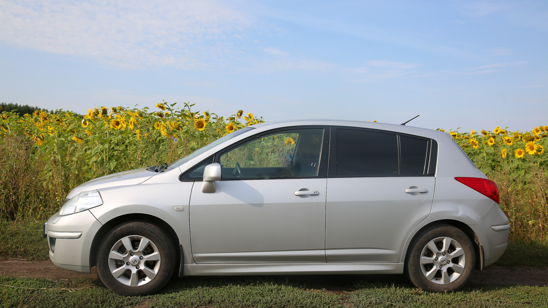Ниссан тиида хэтчбек фото Nissan Tiida (1G) 1.6 бензиновый 2011 Тиида хэтчбек на DRIVE2