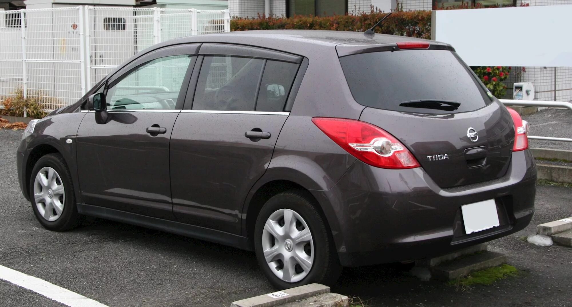Ниссан тиида хэтчбек фото 2008 Nissan Versa 1.8 SL Sedan CVT auto