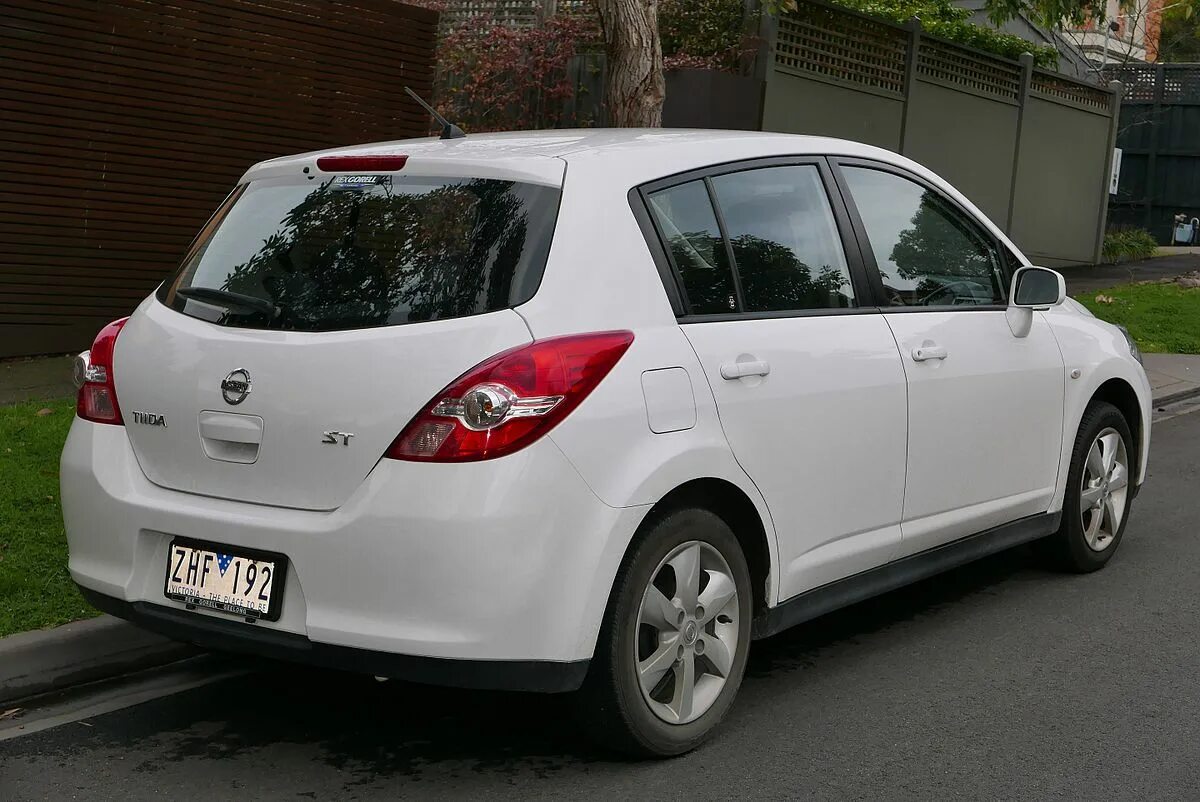 Ниссан тиида хэтчбек фото File:2012 Nissan Tiida (C11 S4) ST hatchback (2015-08-07) 02.jpg - Wikipedia
