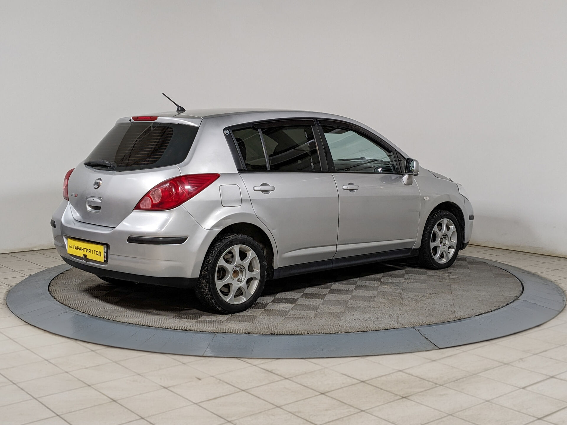 Ниссан тиида хэтчбек фото Nissan Tiida 2007 серебряный 1.6 л. 2WD механика с пробегом купить в Екатеринбур