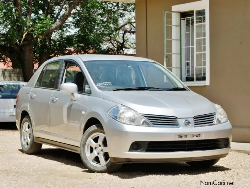 Ниссан тиида латио фото 2006 Nissan Tiida Latio car Photos - Automatic Transmissions - 48687 km milage