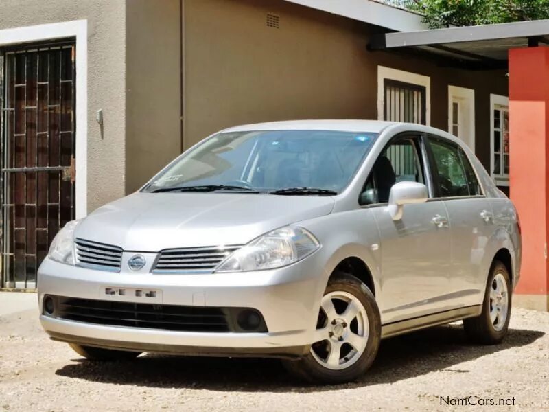 Ниссан тиида латио фото 2006 Nissan Tiida Latio car Photos - Automatic Transmissions - 48687 km milage