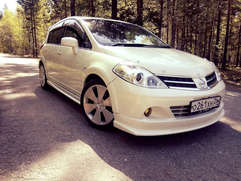 Ниссан тиида латио тюнинг Установка спойлера и расширителей Impul - Nissan Tiida (1G), 1,5 л, 2009 года ст