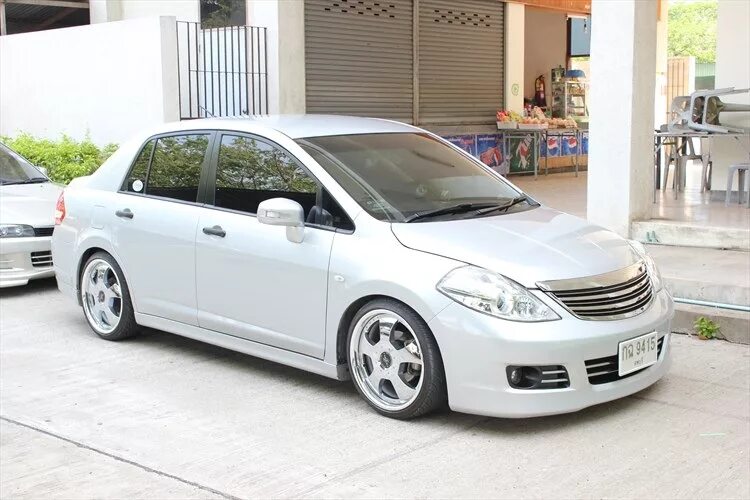 Ниссан тиида латио тюнинг Нехорошие мысли ))) - Nissan Tiida (1G), 1,5 л, 2007 года стайлинг DRIVE2
