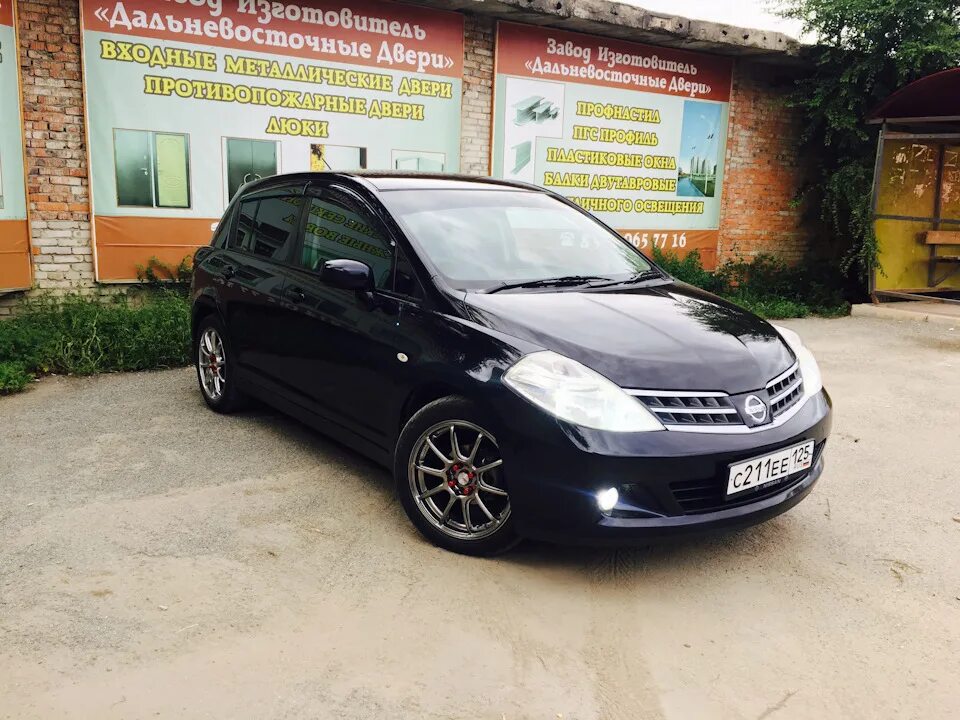 Ниссан тиида на 17 дисках фото Новое Литье и резина 205-50-17 - Nissan Tiida (1G), 1,5 л, 2010 года колёсные ди