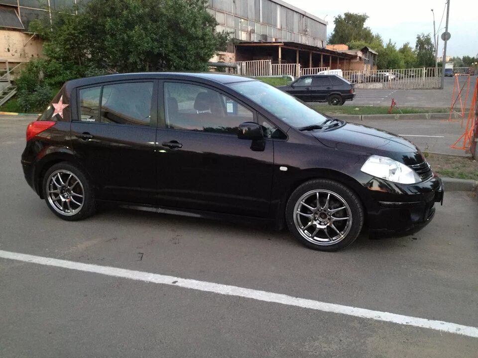 Ниссан тиида на 17 дисках фото Поставил колеса, первый выезд - Nissan Tiida (1G), 1,6 л, 2011 года стайлинг DRI