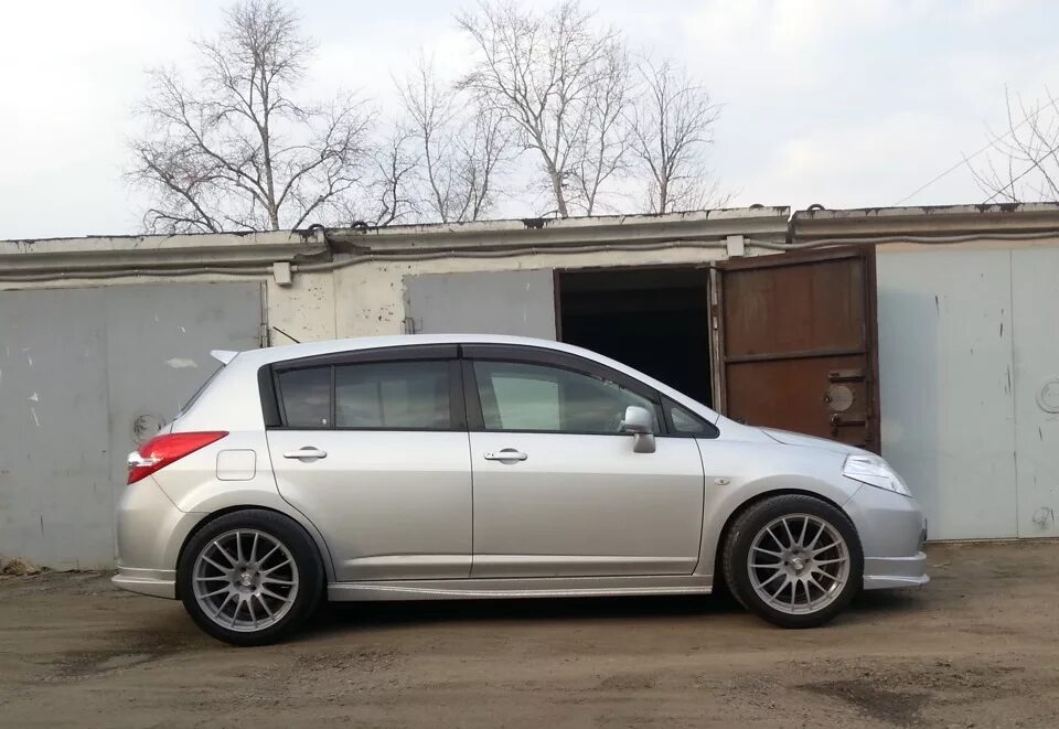 Ниссан тиида на 17 дисках фото К лету готов! - Nissan Tiida (1G), 1,5 л, 2008 года колёсные диски DRIVE2