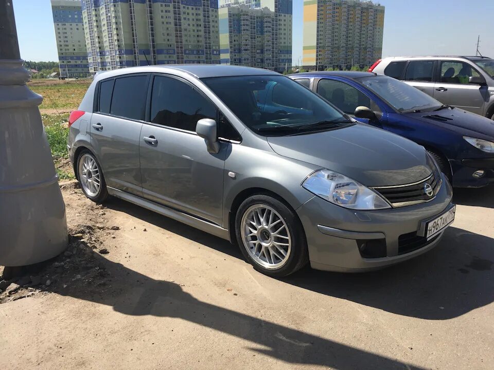 Ниссан тиида на 17 дисках фото Кроилово=попадалово - Nissan Tiida (1G), 1,6 л, 2013 года визит на сервис DRIVE2