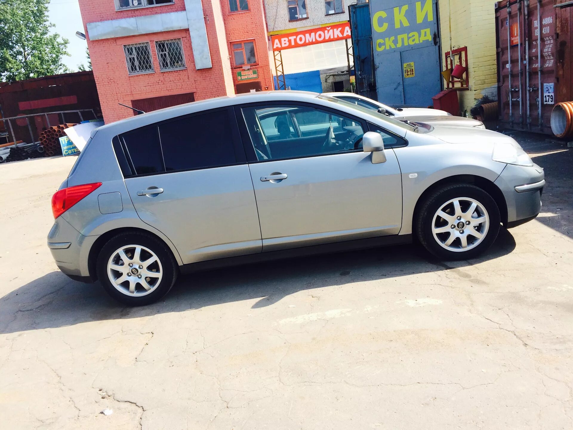 Ниссан тиида на 17 дисках фото Колёсики r16 )) - Nissan Tiida (1G), 1,6 л, 2008 года колёсные диски DRIVE2