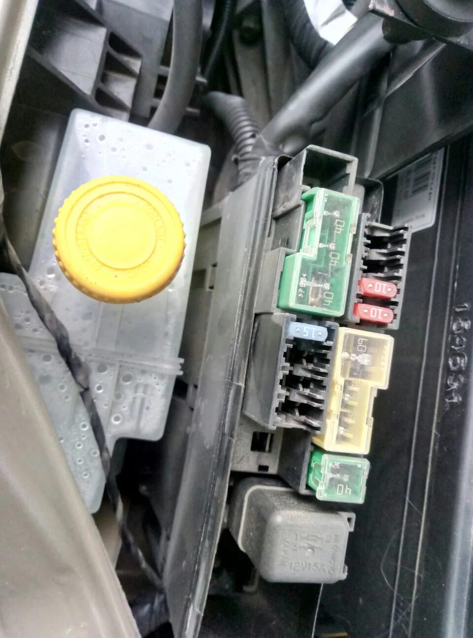 Ниссан тиида реле бензонасоса где находится фото Подскажите что на фото. - Nissan Note (1G), 1,6 л, 2008 года электроника DRIVE2