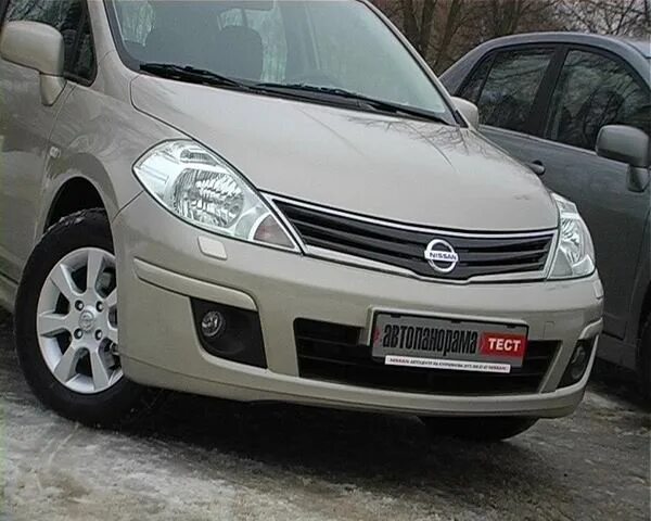 Ниссан тиида рестайлинг и дорестайлинг отличия фото Рестайлинговая Nissan Tiida в ипостасях седана и хэтчбека (видео) Автопанорама