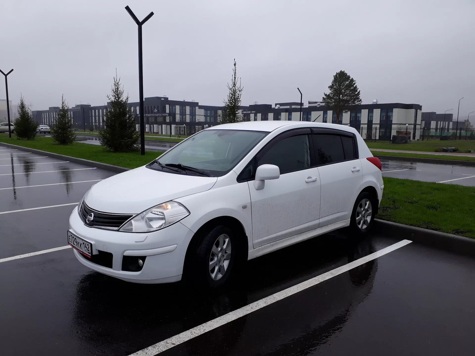 Ниссан тиида с11 фото Камера заднего вида для тииды С11 - Nissan Tiida (2G), 1,6 л, 2012 года аксессуа