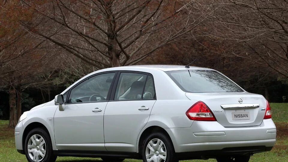 Ниссан тиида седан фото Nissan Tiida (1G) 1.8 бензиновый 2011 Путешественник на DRIVE2