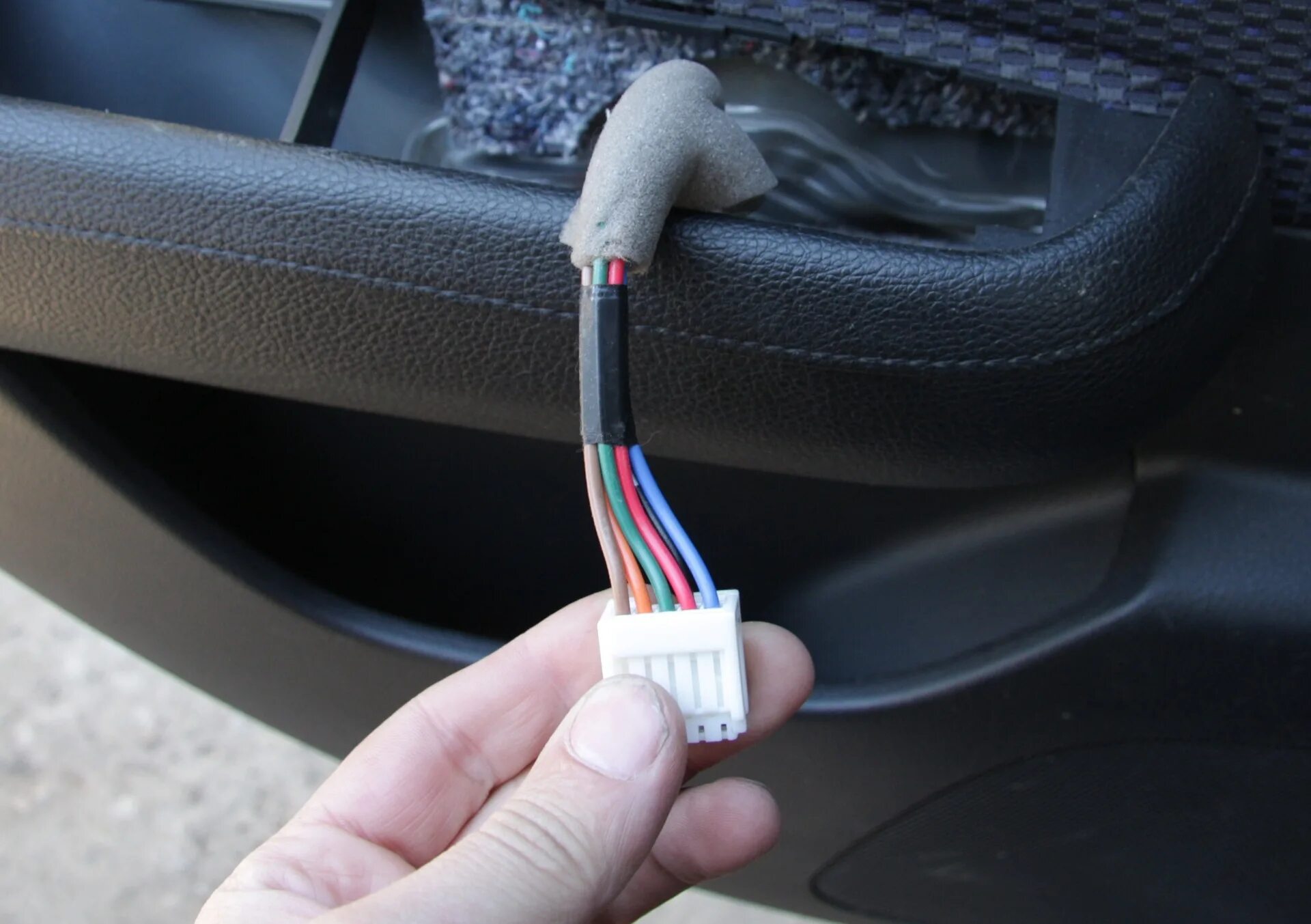 Ниссан тиида точки подключения led подсветки Подсветка дверных ручек у Nissan Tiida - Nissan Tiida (1G), 1,6 л, 2008 года тюн