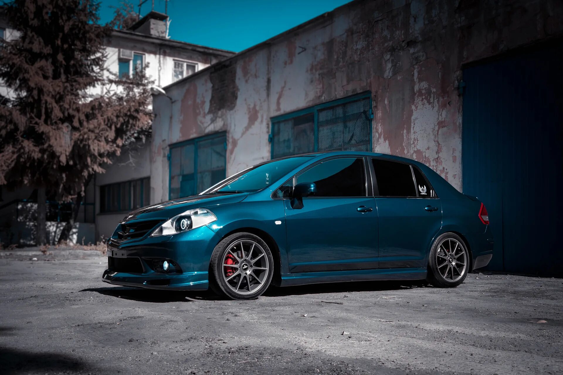 Ниссан тиида тюнинг #low style 2017. DECEPTICON ™ - Nissan Tiida (1G), 1,6 л, 2008 года фотография D