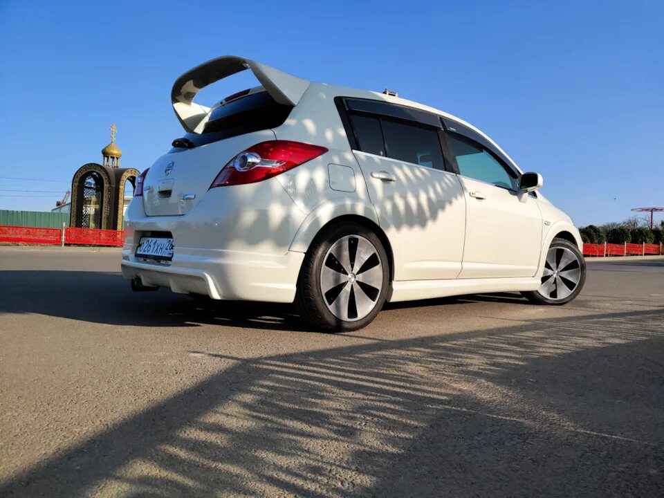Ниссан тиида тюнинг фото Impul. Полный комплект кузовного обвеса - Nissan Tiida (1G), 1,5 л, 2009 года тю