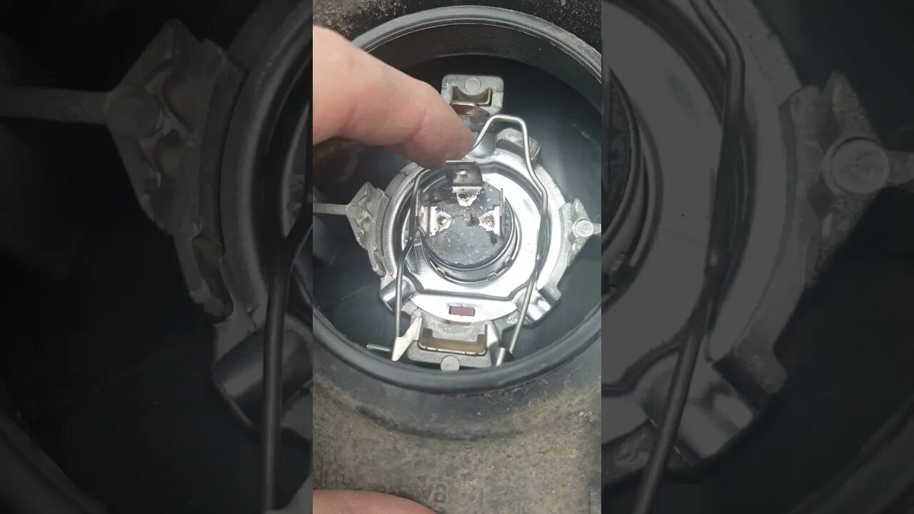 Ниссан тиида замена лампы ближнего света самостоятельно Как поменять лампочку ближнего света ниссан ноут LkbAuto.ru