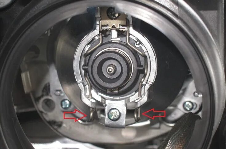 Ниссан тиида замена лампы ближнего света самостоятельно Replacing the high / low beam lamp Nissan X-Trail 2007 - 2014