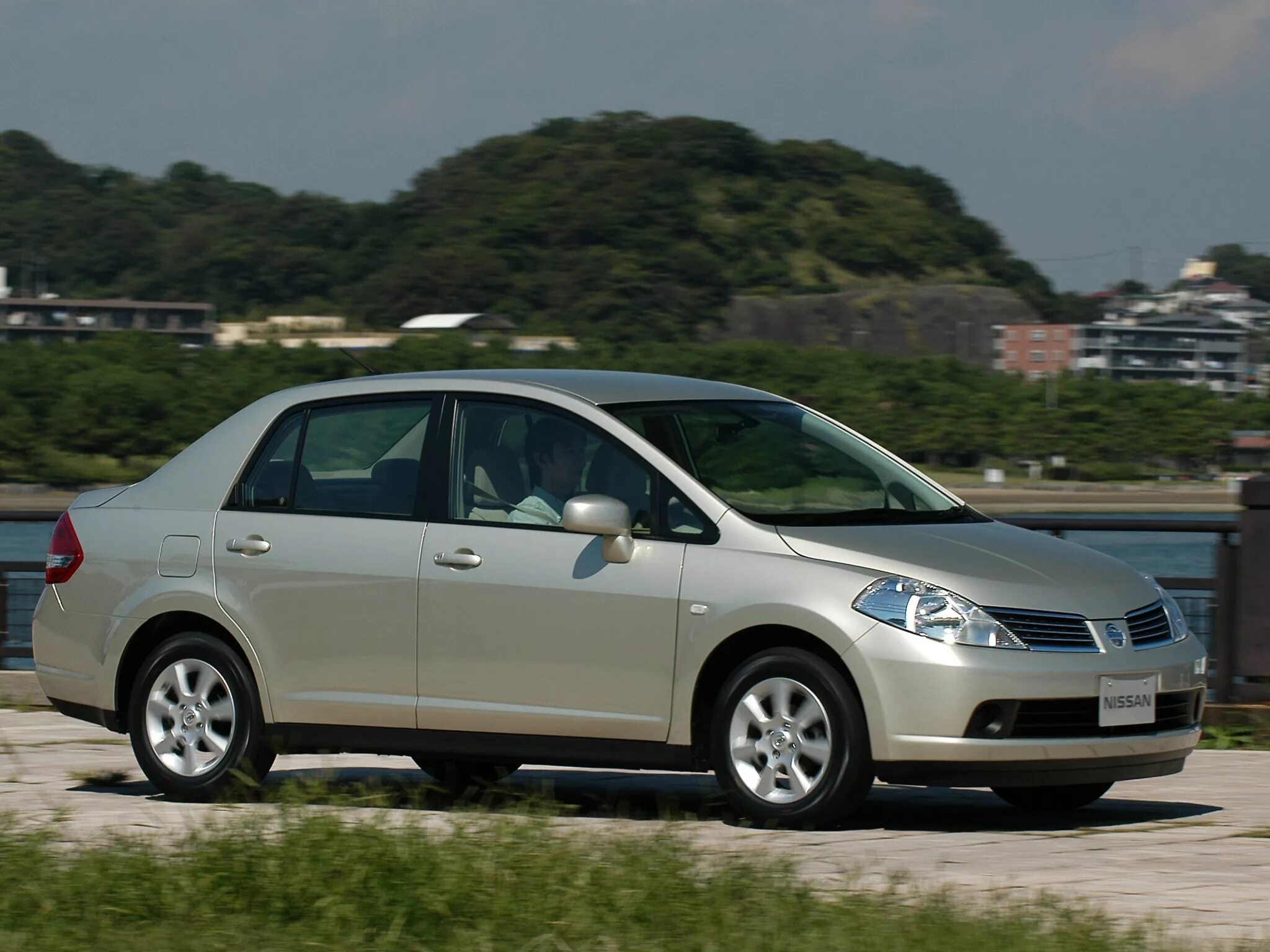 Ниссан тильда фото Car in pictures - car photo gallery " Nissan Tiida 2004 Photo 08