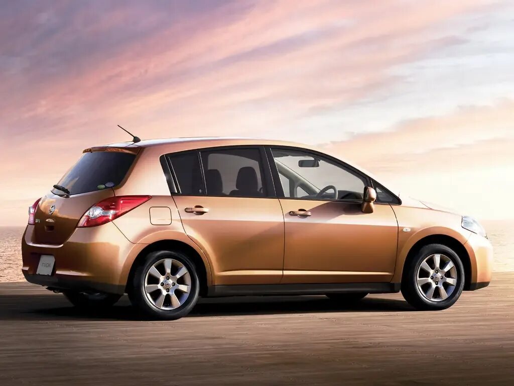 Ниссан тильда фото Nissan Tiida рестайлинг 2008, 2009, 2010, 2011, 2012, хэтчбек 5 дв., 1 поколение