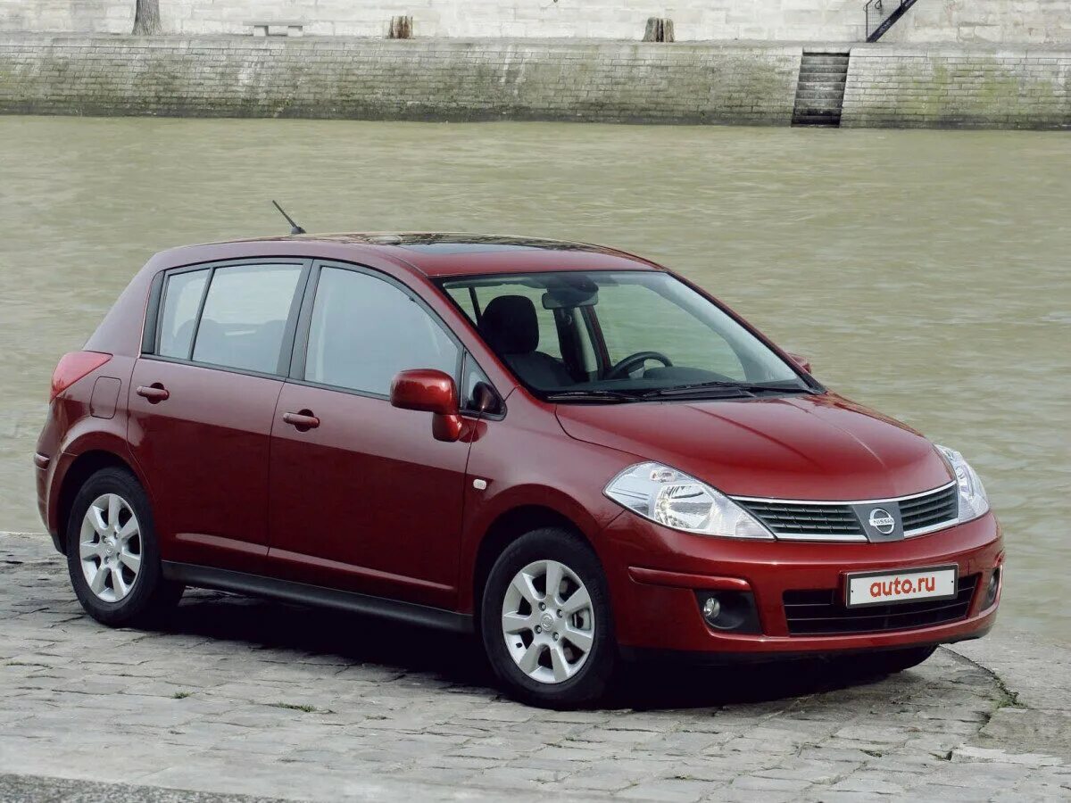Ниссан тильда фото Купить б/у Nissan Tiida I 1.6 MT (110 л.с.) бензин механика в Тихвине: красный Н