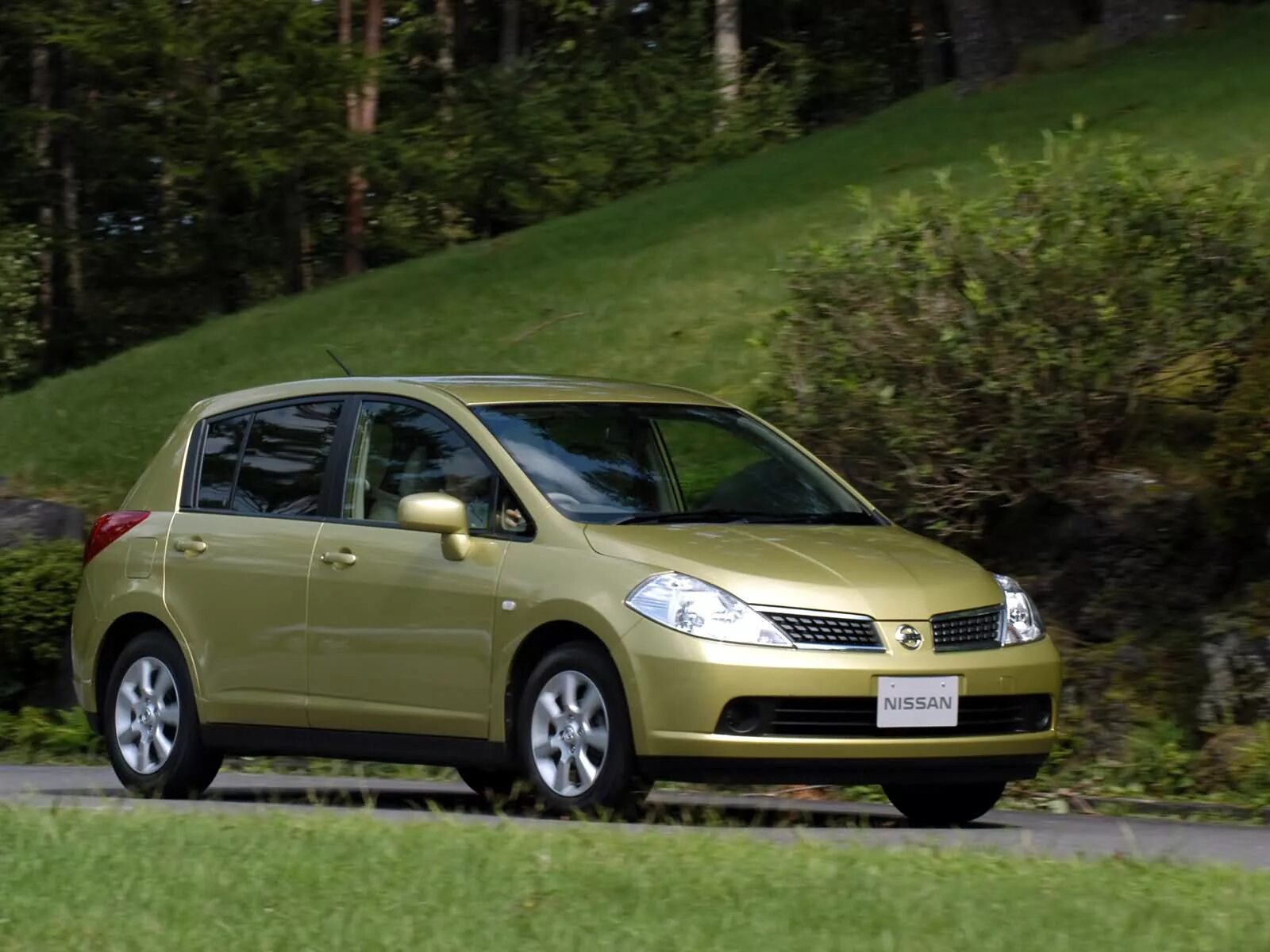 Ниссан тильда фото Nissan Tiida фото № 15633 автомобильная фотогалерея Nissan Tiida на Авторынок.ру