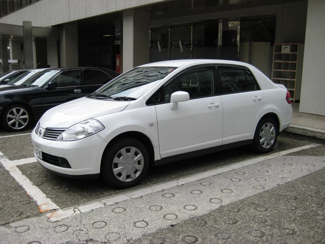 Ниссан тильда фото Nissan Tiida - Wikipédia
