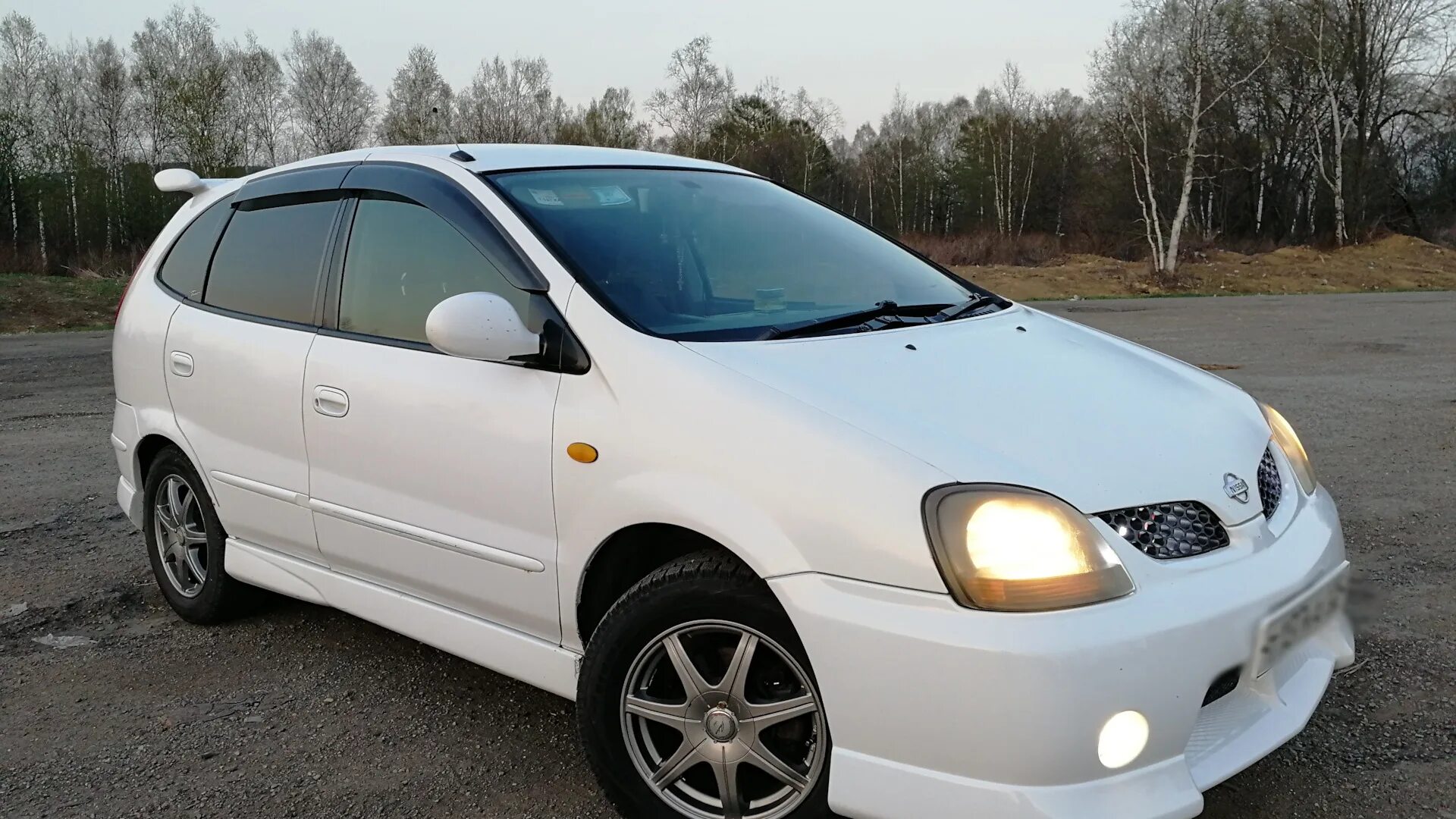 Ниссан тино тюнинг Nissan Tino 2.0 бензиновый 1998 Белая бурёнка на DRIVE2