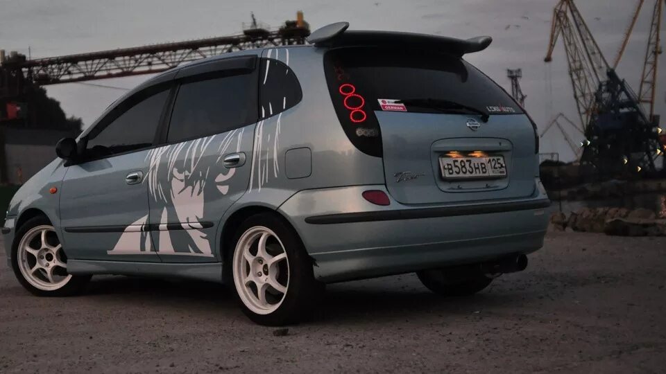 Ниссан тино тюнинг Nissan Tino 1.8 бензиновый 2000 "Anime Edition" на DRIVE2