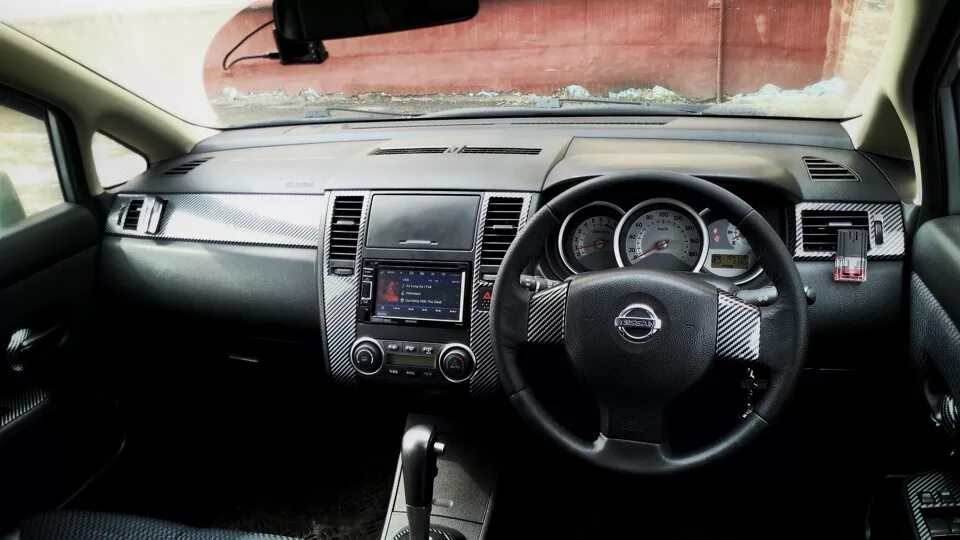 Ниссан торпеда фото Перетяжка руля и обклейка панелей - Nissan Tiida (1G), 1,5 л, 2008 года тюнинг D