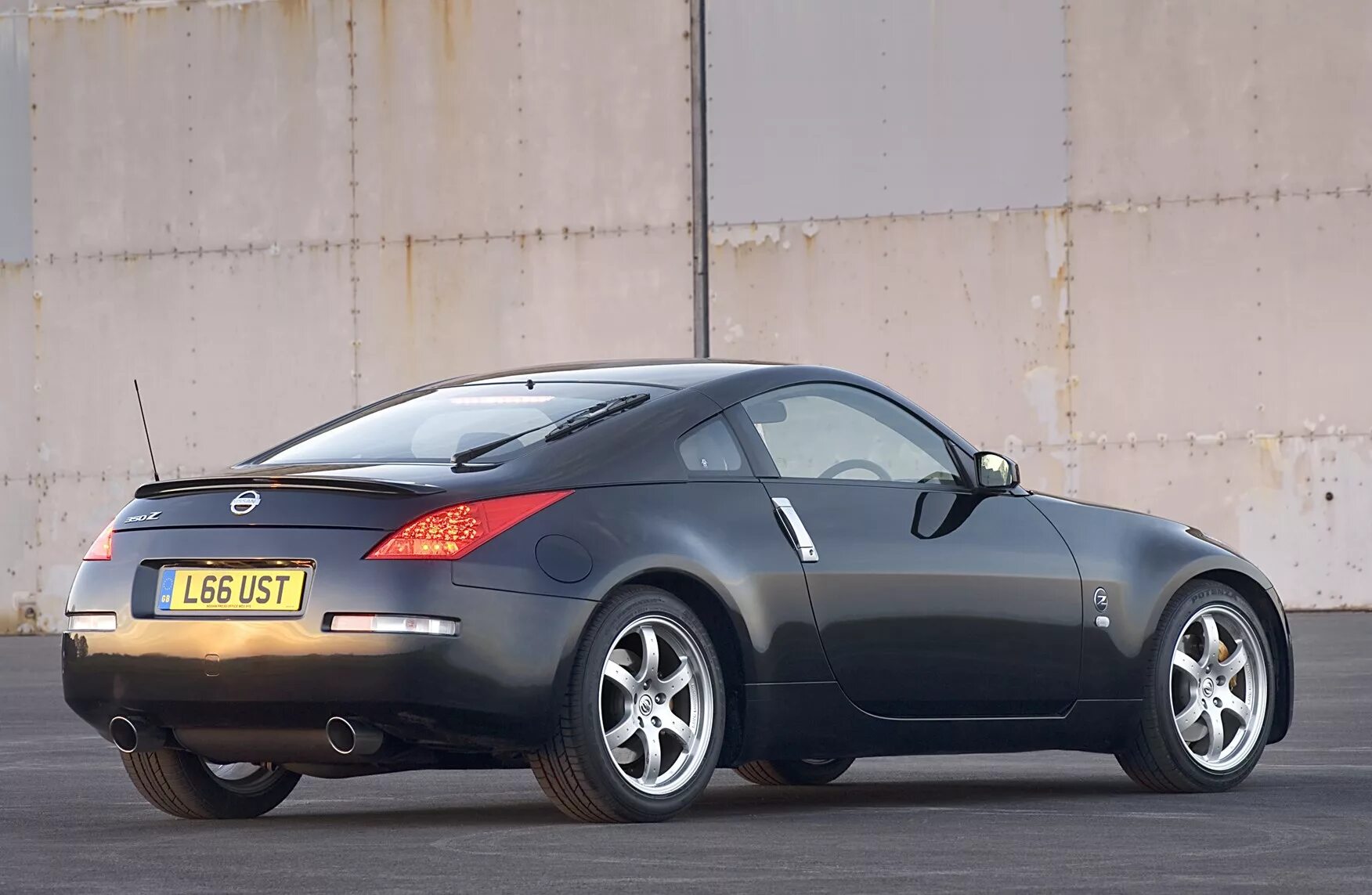 Ниссан трехдверный фото Used Nissan 350Z Coupe (2003 - 2010) Review Parkers