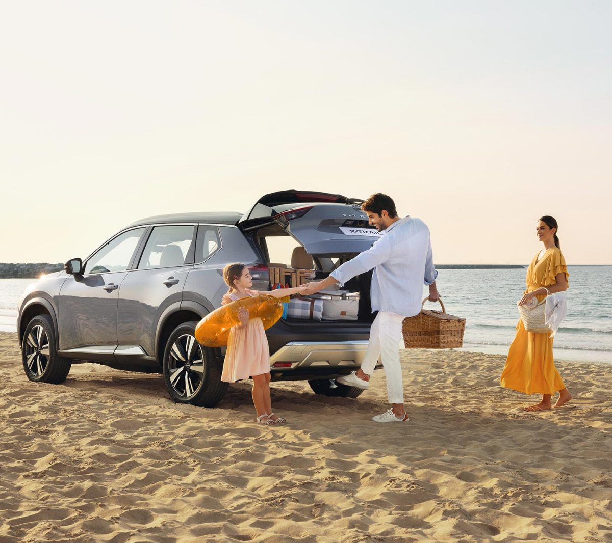 Ниссан тревел фото NISSAN X-Trail - 4x4 7 seater crossover Nissan KSA Petromin
