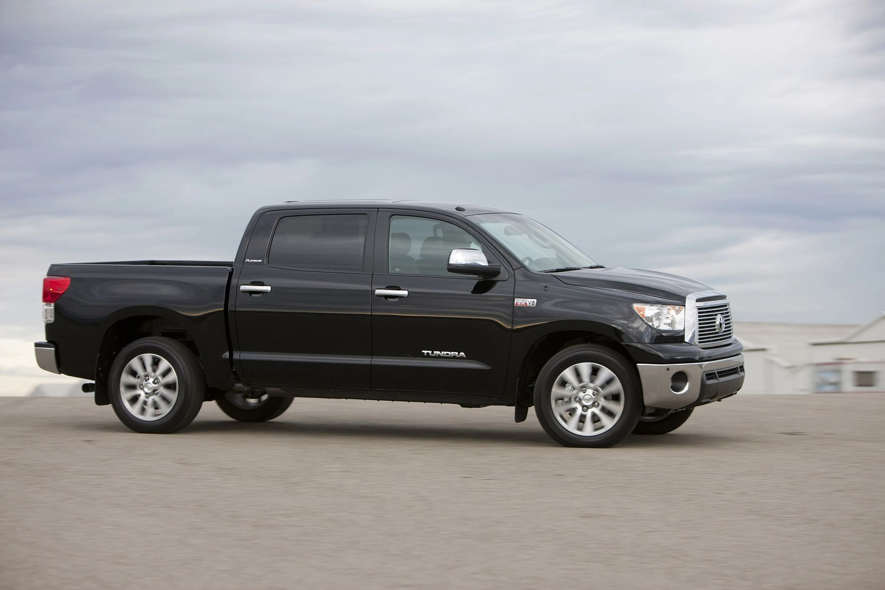 Ниссан тундра фото Toyota Tundra 2 поколение рестайлинг (2009 - 2013) Пикап 5.7 AT TRD Rock Warrior