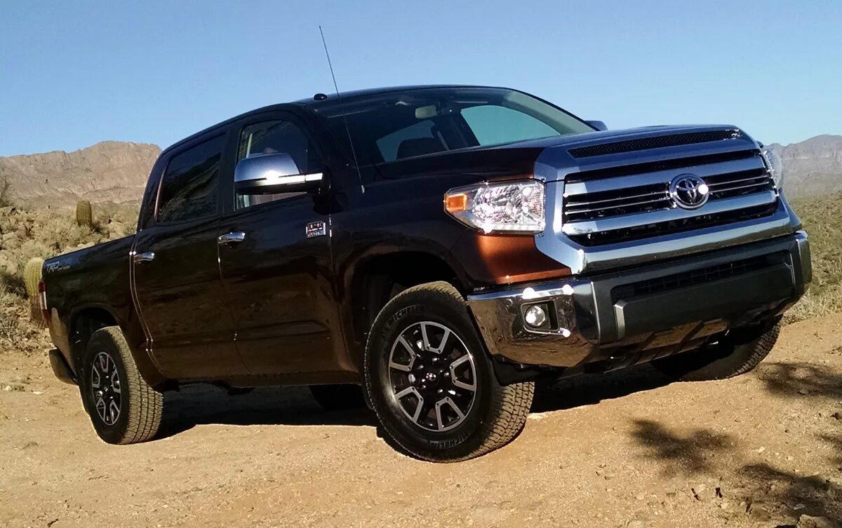 Ниссан тундра фото Face Off: 2016 Tundra TRD vs Silverado Z71 - TestDriven.TV