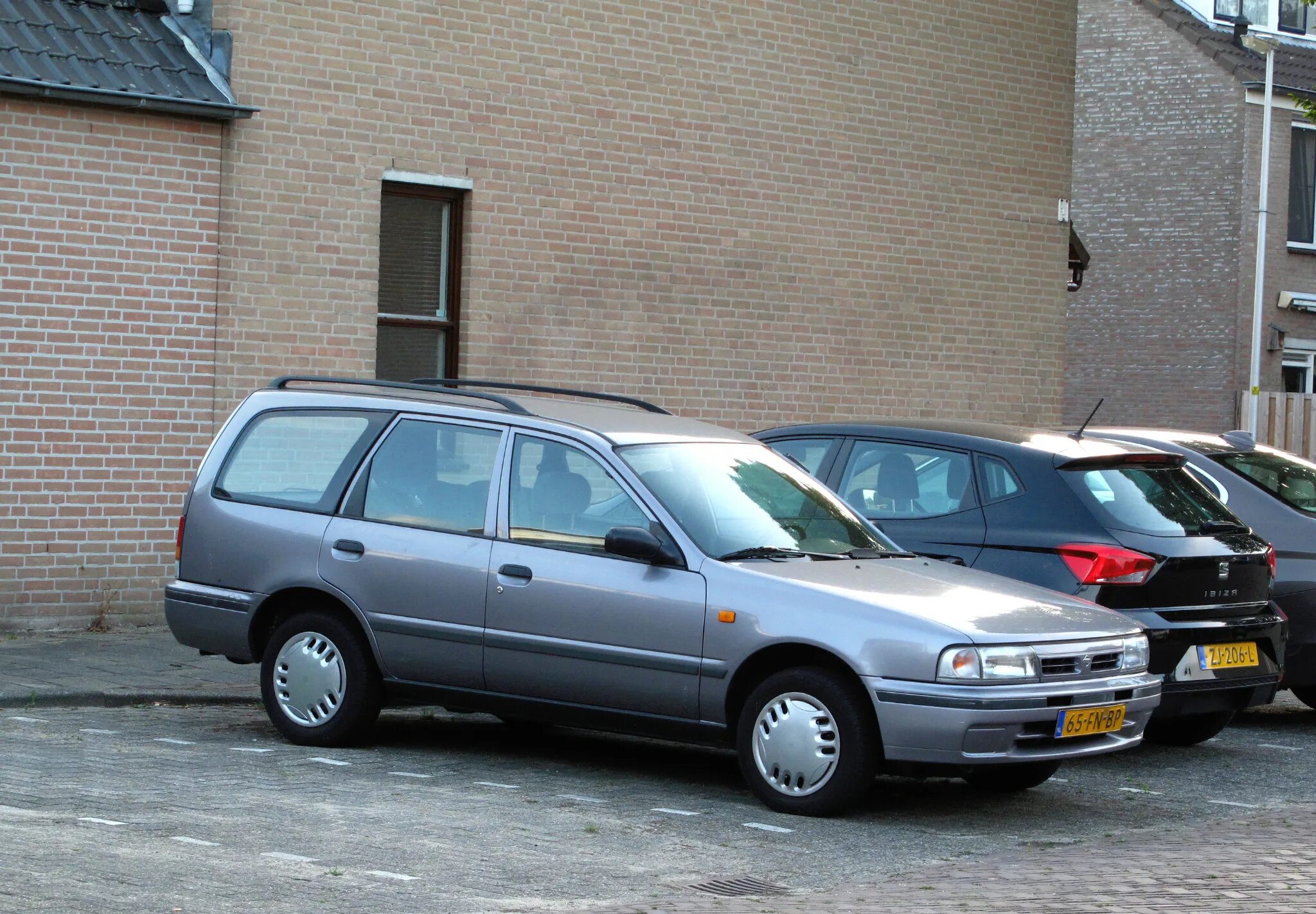Ниссан универсал фото File:2000 Nissan Sunny Wagon 1.6i LX.jpg - Wikimedia Commons