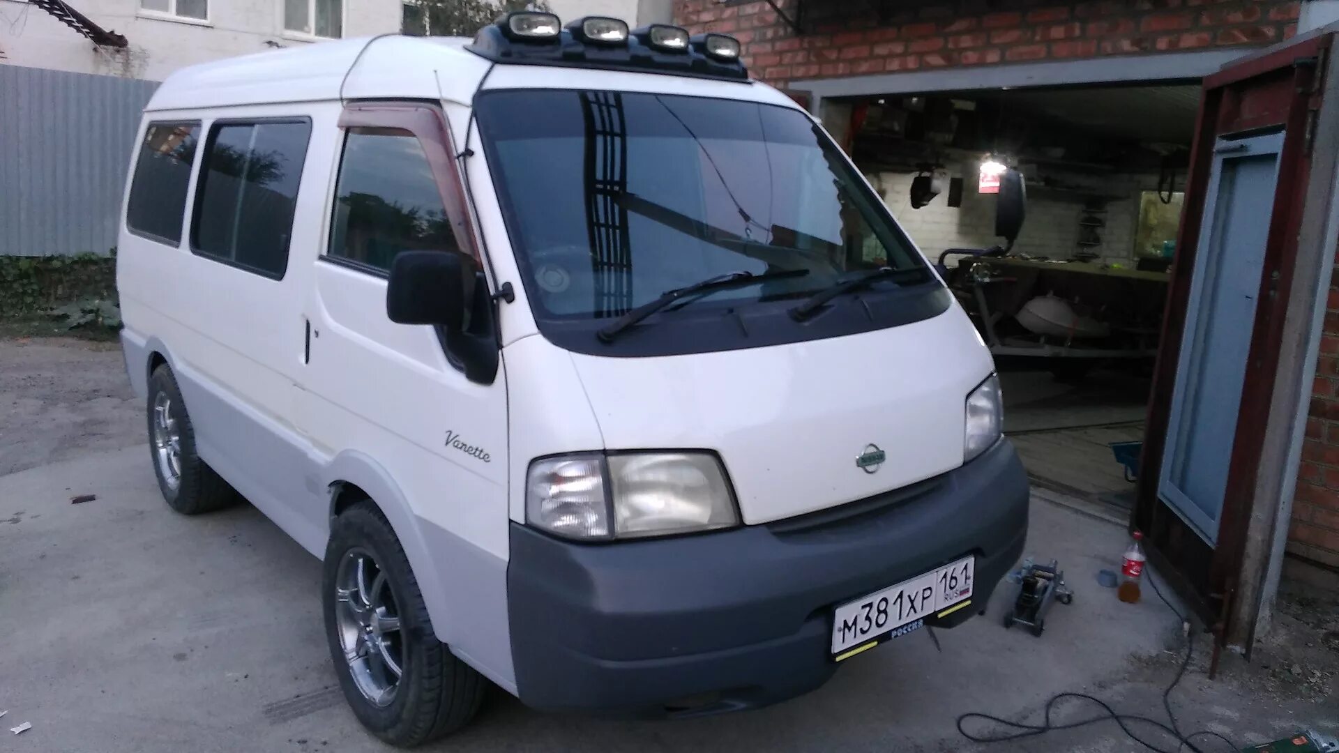 Ниссан ванет тюнинг Люстра, противотуманки, ДХО. - Nissan Vanette (4G), 1,8 л, 2001 года своими рука