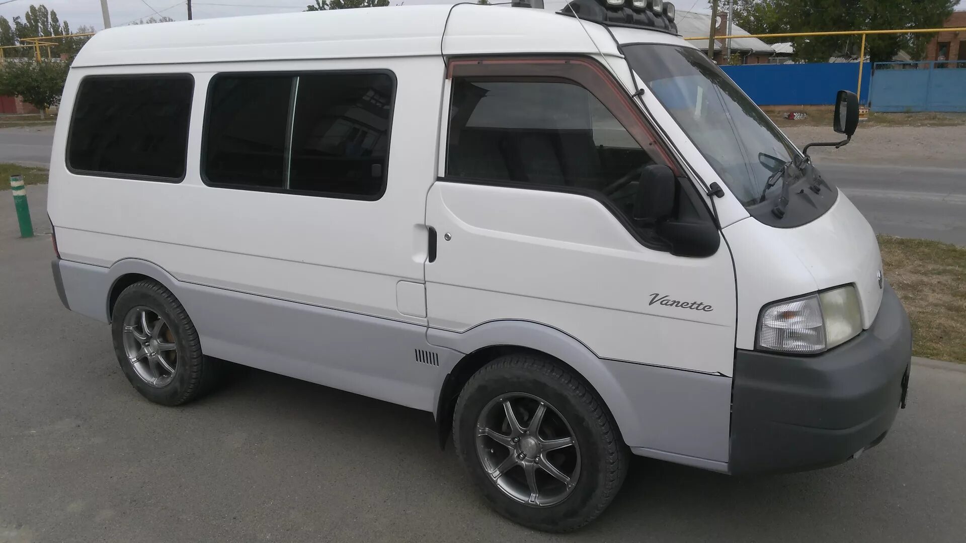 Ниссан ванет тюнинг Антигравийка или как отбить кантик - Nissan Vanette (4G), 1,8 л, 2001 года своим
