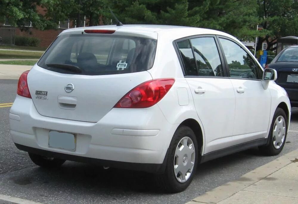 Ниссан верса фото Ноги, крылья…Главное-хвост! - Nissan Tiida (1G), 1,6 л, 2007 года стайлинг DRIVE