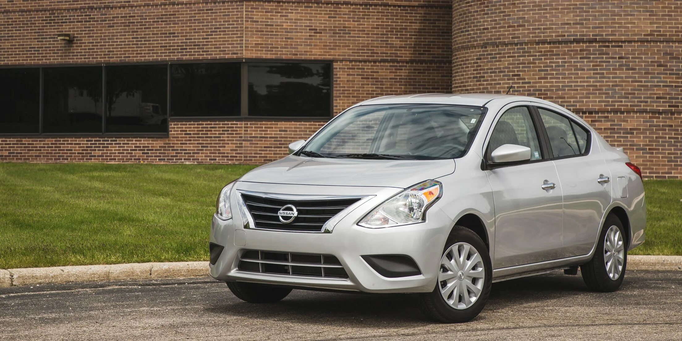 Ниссан верса фото Tested: 2017 Nissan Versa Sedan Automatic Photos