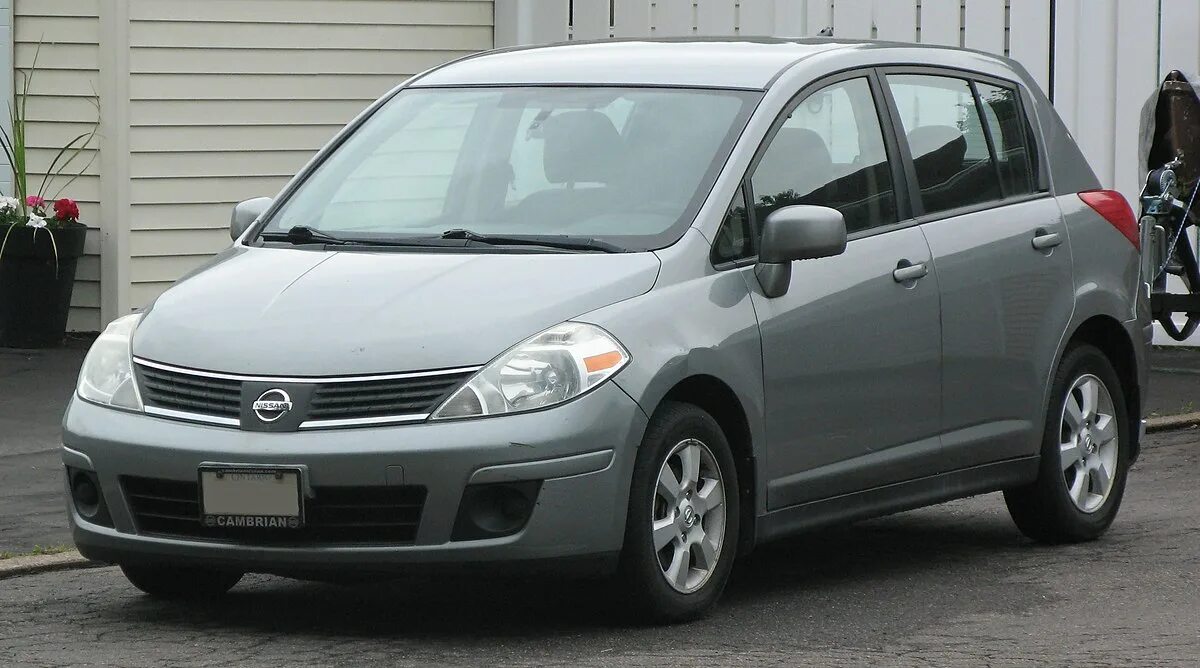 Ниссан верса фото Файл:2008 Nissan Versa, Front Left, 06-24-2021.jpg - Википедия